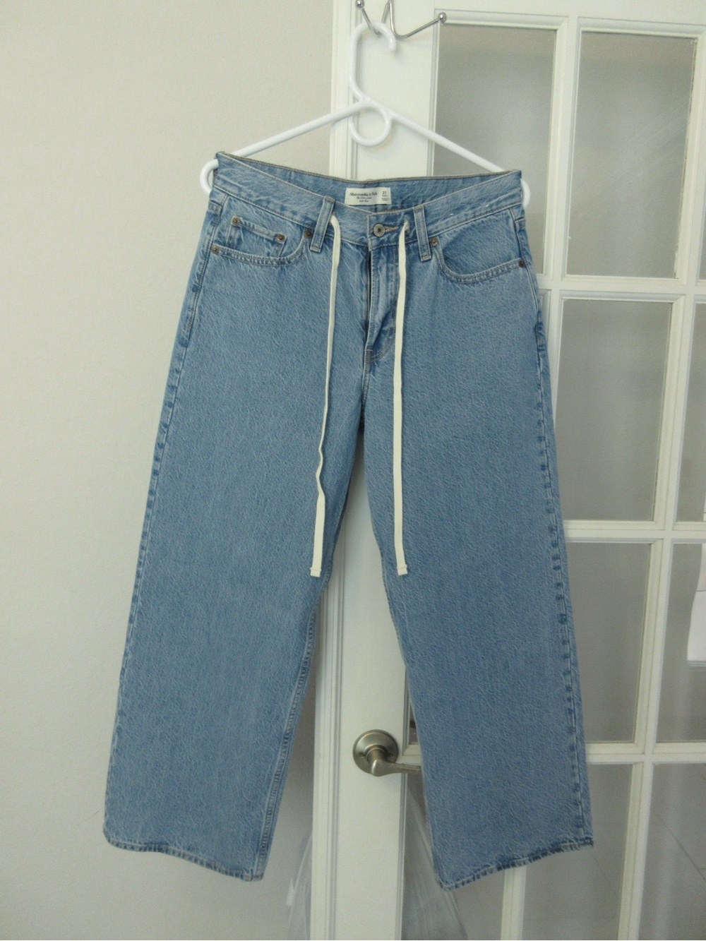 Abercrombie & Fitch Low rise ultra loose Light Blue Jeans size 27 Short